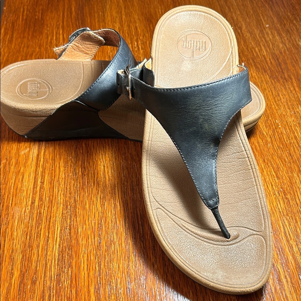 FitFlop Womens Black LuLu Toe Post Adjustable Buckle Leather Sandals Sz 9